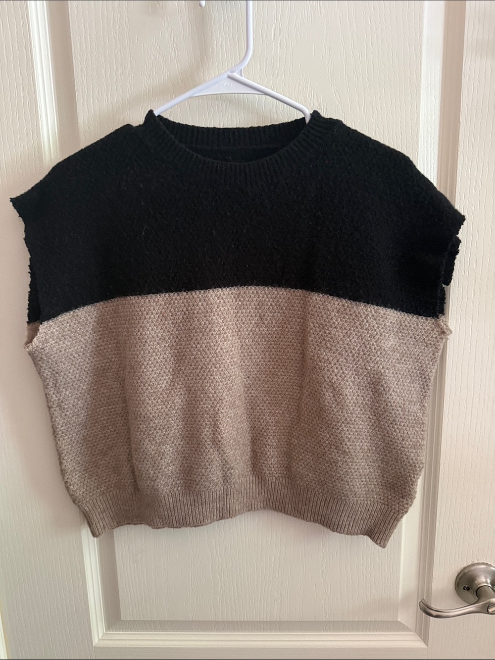 Sleeveless black and tan large SHEIN sweater